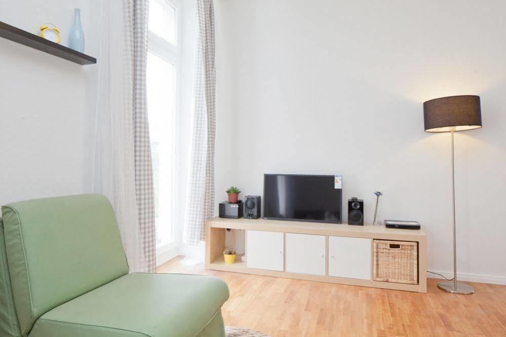 Apartment Uthman Berlin-Neukoelln Exterior photo